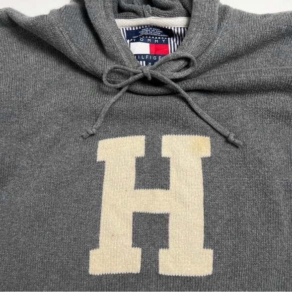 IN SEARCH OF THIS TOMMY HILFIGER SWEATER - Picture 4 of 4